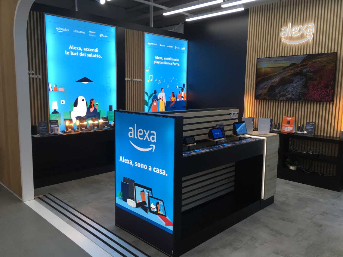 Krea ha curato il POP display dei prodotti Alexa di Amazon nel nuovo punto vendita Mediaworld di Milano Certosa